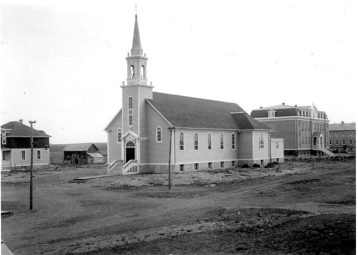 premiere-eglise-notre-dame-Ponteix-Saskatchewan-1927